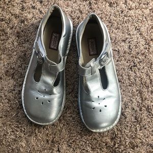 Lamour girl Mary Janes shoes size 4 silver